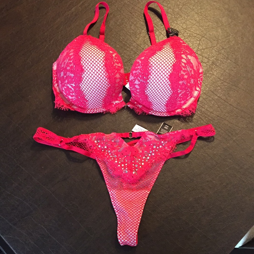 ❤️NWT Matching Victoria Secret 2-Piece Set 32D/M❤️